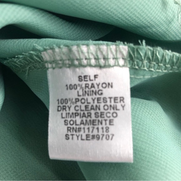 DRESS - Women's Soieblu Crinkle V-Neck Mini Dress in Malachite Green. Size M - Picture 13 of 15